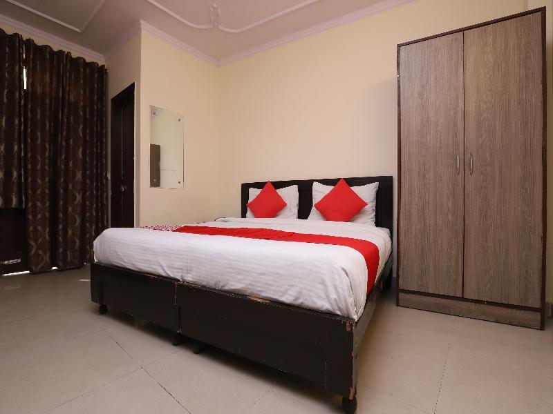 Oyo 28126 Charanpahari Hotel Nueva Delhi Exterior foto